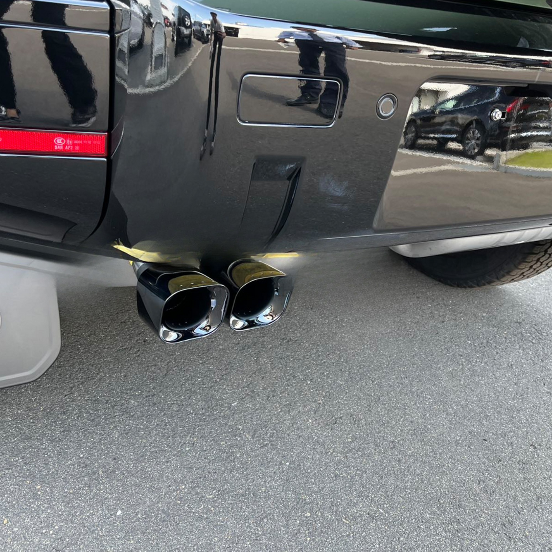Square Exhaust Black Color Defender +2020