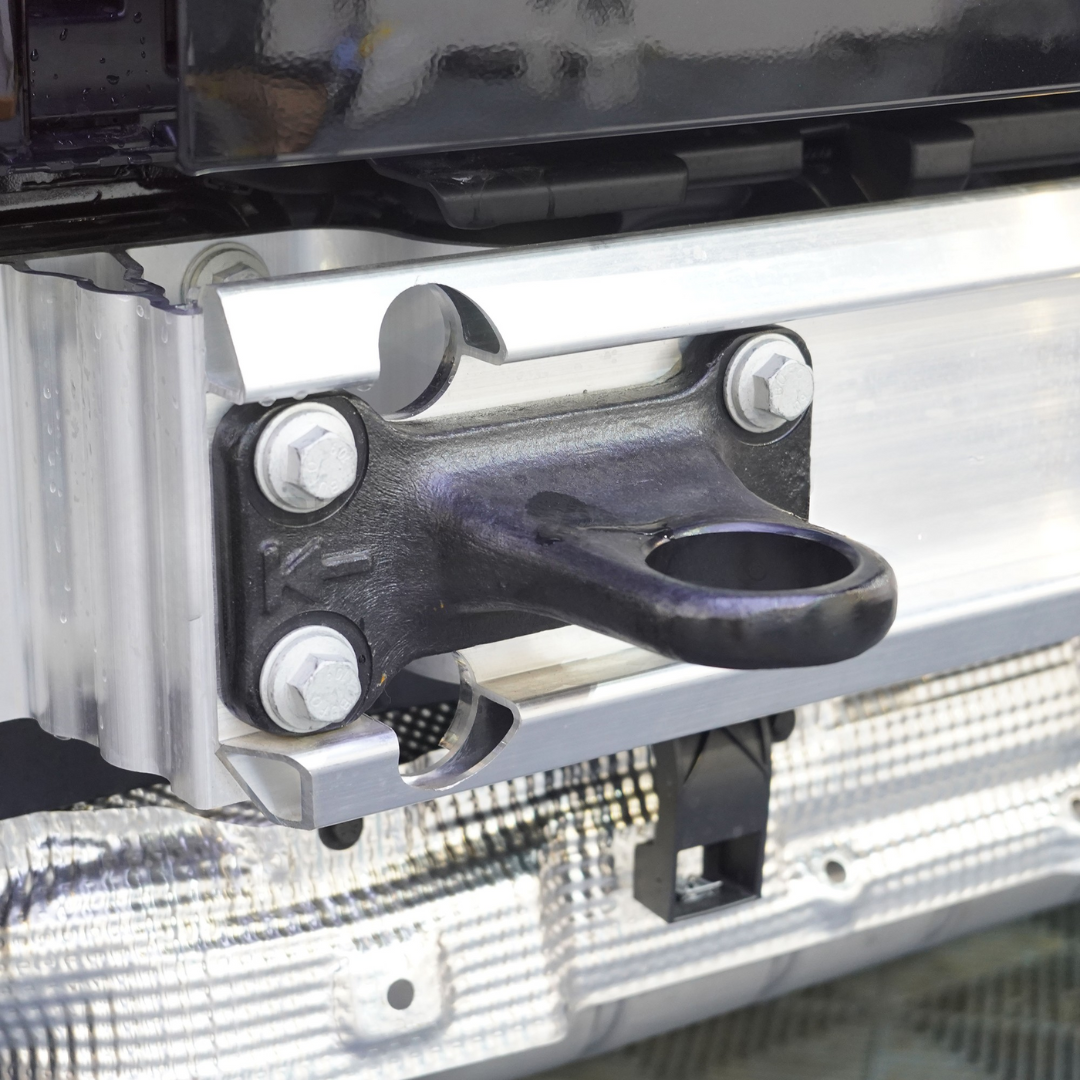 Hook Black / Red Defender +2020