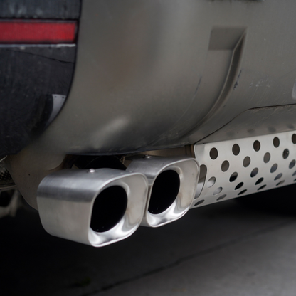 Square Exhaust Silver Color Defender +2020